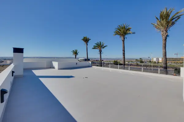 Detached with 3 bedrooms in Torrevieja, Alicante, €595,000 — photo 4