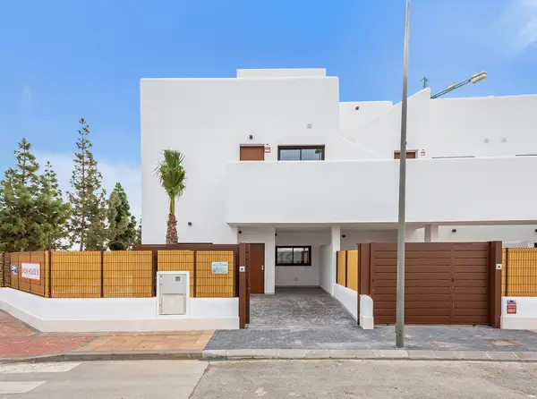 Bungalow with 3 bedrooms in Los Alcázares, Murcia, €379,900 — photo 2