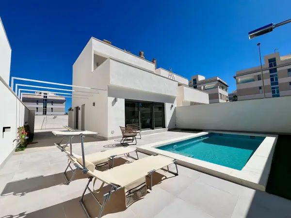 Detached with 3 bedrooms in Villamartín, Alicante, €549,900 — photo 2