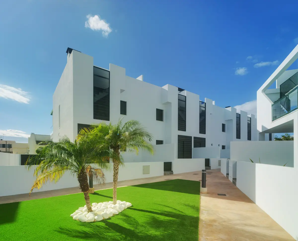Apartment with 2 bedrooms in Mil Palmeras, Alicante, €265,000