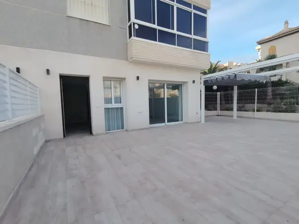 Apartment with 3 bedrooms in Torrevieja, Alicante, €370,000 — photo 4