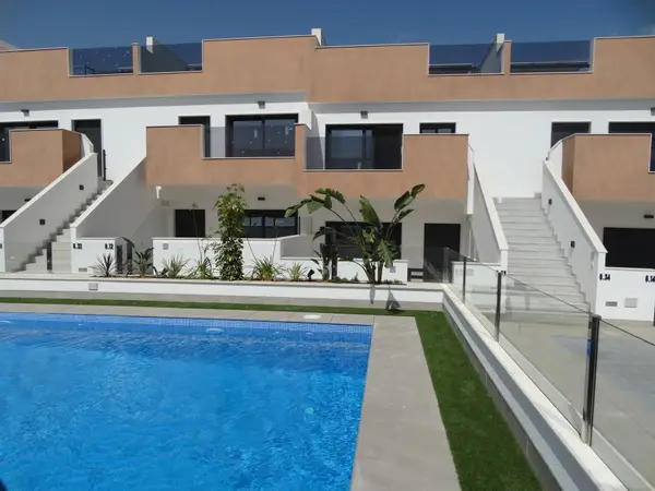 Bungalow with 3 bedrooms in Pilar de la Horadada, Alicante, €295,000 — photo 2