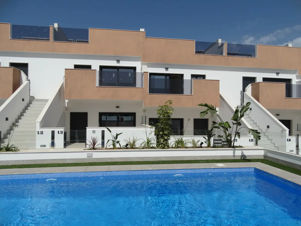 Bungalow with 3 bedrooms in Pilar de la Horadada, Alicante, €305,000