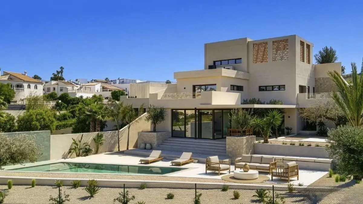 Villa with 4 bedrooms in La Marina, Alicante, €1,485,750