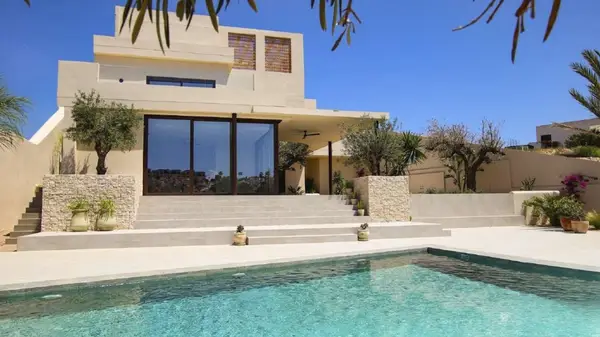 Villa with 4 bedrooms in La Marina, Alicante, €1,485,750 — photo 2