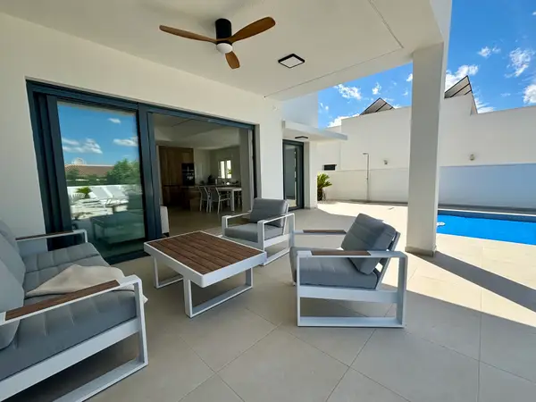 Detached with 3 bedrooms in Benijofar, Alicante, €589,000 — photo 2