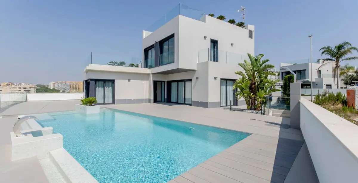 Villa with 3 bedrooms in Dehesa de Campoamor, Alicante, €1,195,000