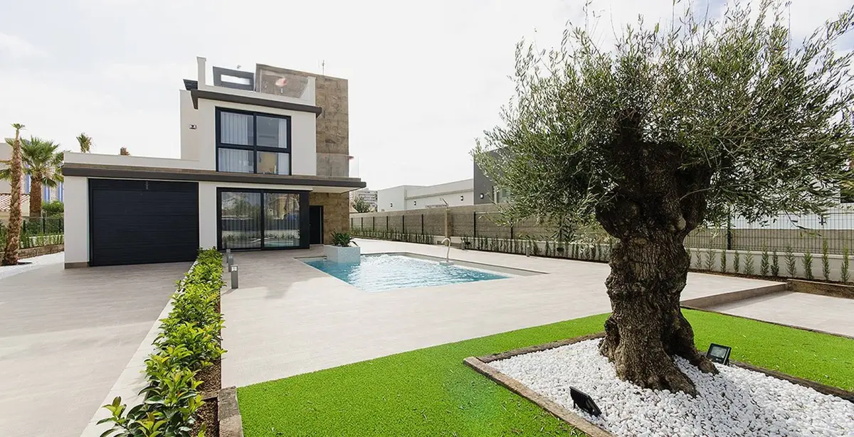 Villa with 4 bedrooms in Dehesa de Campoamor, Alicante, €995,000