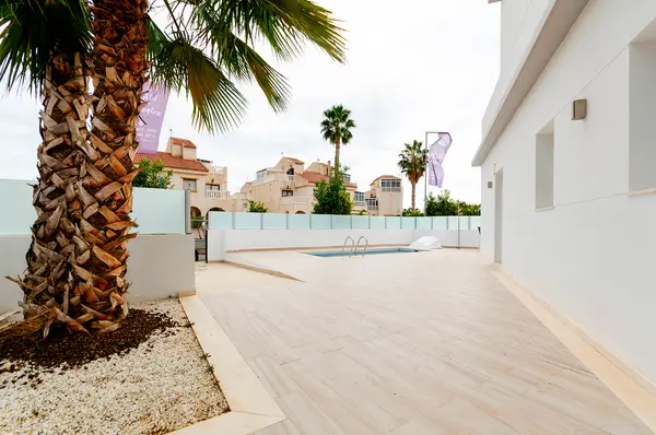 Detached with 3 bedrooms in Torrevieja, Alicante, €424,000 — photo 4