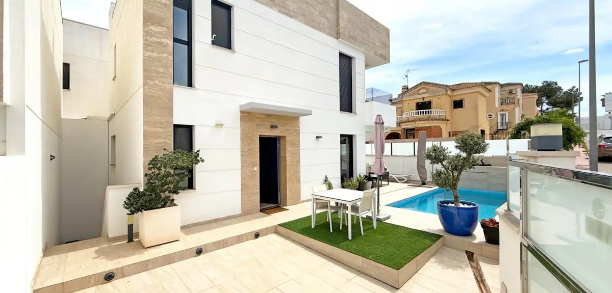 Villa with 3 bedrooms in Orihuela Costa, Alicante, €495,000