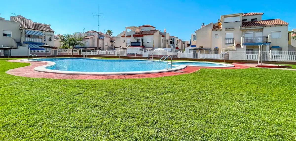 Bungalow with 2 bedrooms in Orihuela Costa, Alicante, €164,900