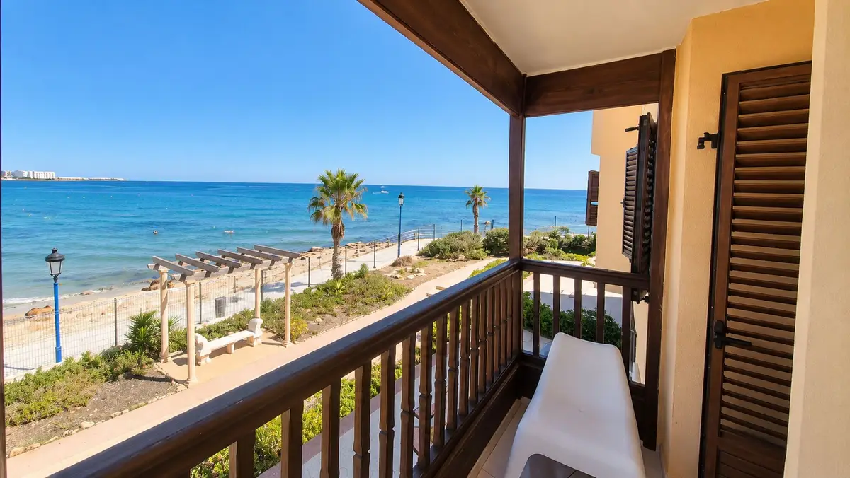 Apartment with 3 bedrooms in Orihuela Costa, Alicante, €459,000