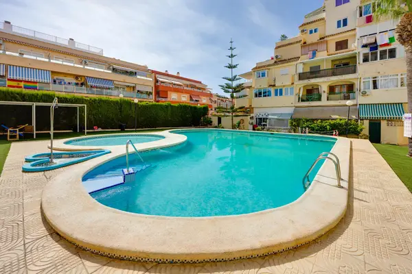 Apartment with 1 bedroom in Torrevieja, Alicante, €135,000 — photo 3