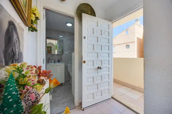 Apartment with 1 bedroom in Torrevieja, Alicante, €135,000 — photo 4