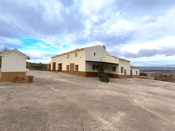 Country_house with 5 bedrooms in Yecla, Murcia, €2,400,000 — photo 3