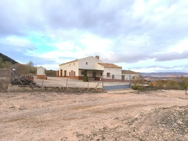 Country_house with 5 bedrooms in Yecla, Murcia, €2,400,000 — photo 2