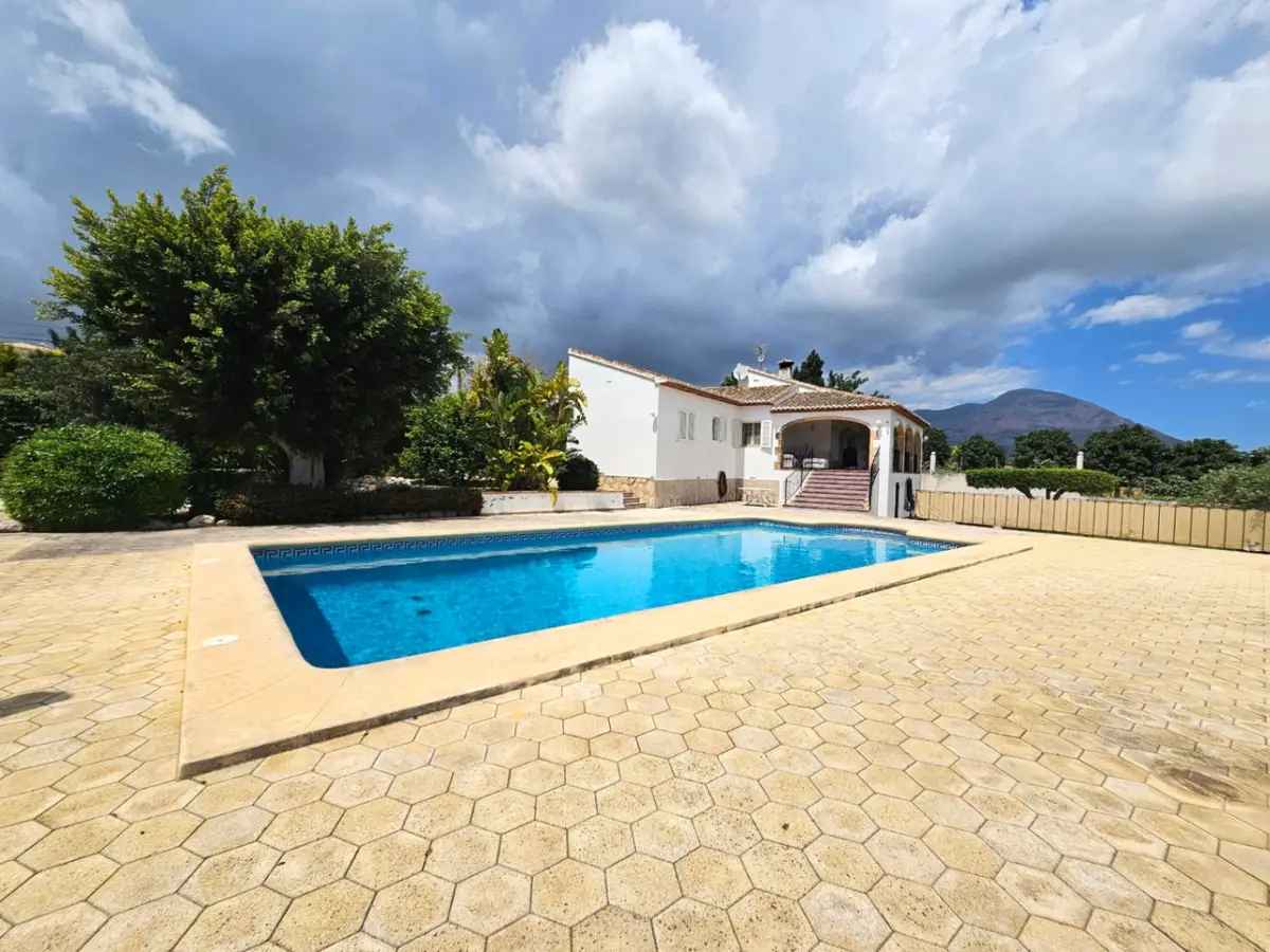 Villa with 6 bedrooms in Jávea, Alicante, €1,295,000