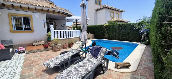 Villa with 4 bedrooms in Villamartín, Alicante, €389,995 — photo 4