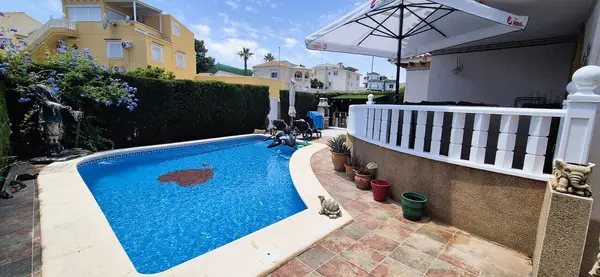 Villa with 4 bedrooms in Orihuela Costa, Alicante, €389,995 — photo 2