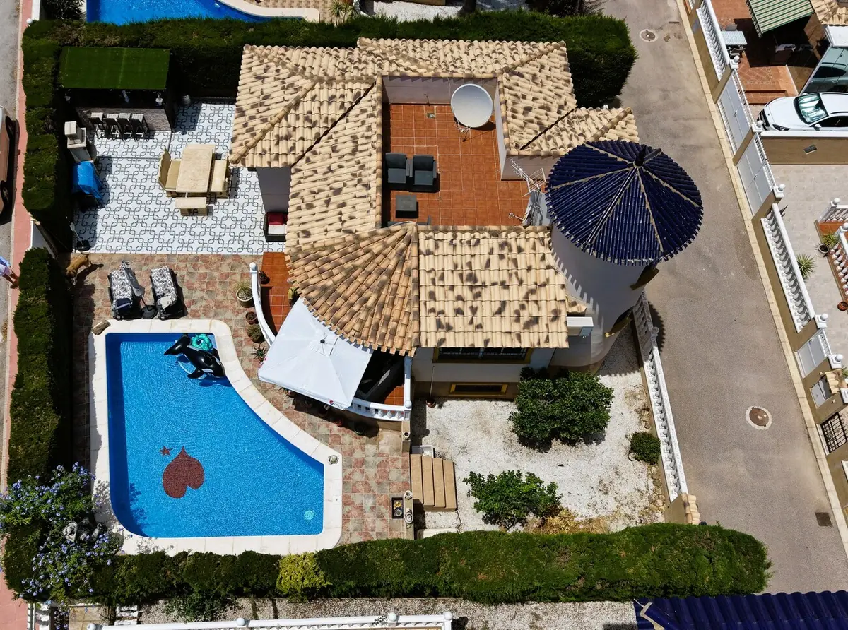 Villa with 4 bedrooms in Orihuela Costa, Alicante, €389,995
