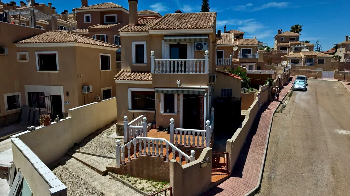 Villa with 3 bedrooms in Orihuela Costa, Alicante, €218,000
