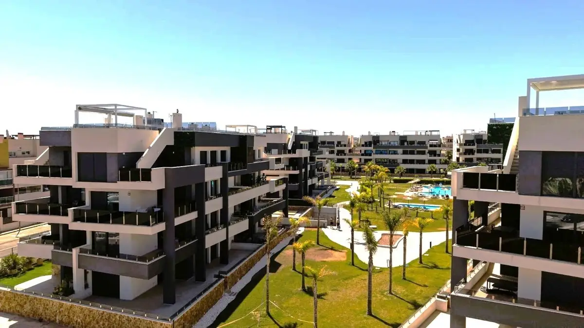 Apartment with 3 bedrooms in Orihuela Costa, Alicante, €485,000