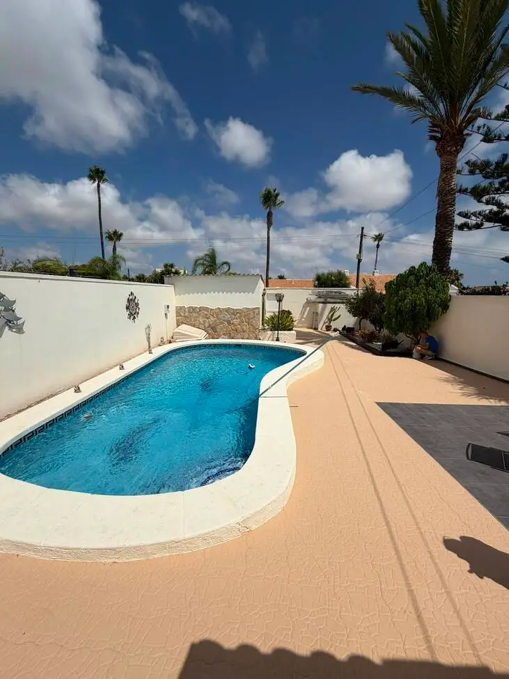 Villa with 2 bedrooms in Cabo Roig, Alicante, €315,000