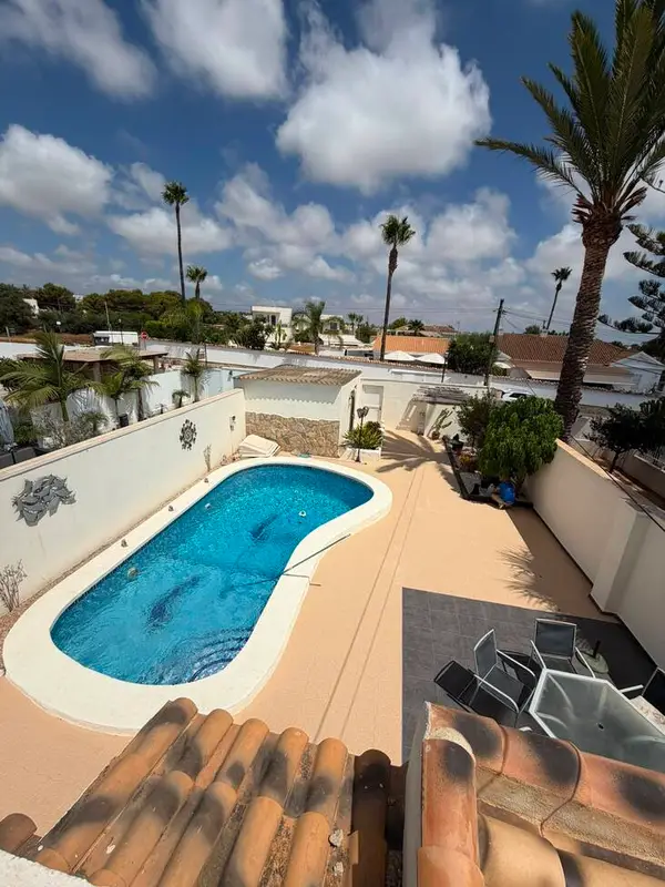 Villa with 2 bedrooms in Cabo Roig, Alicante, €315,000 — photo 2