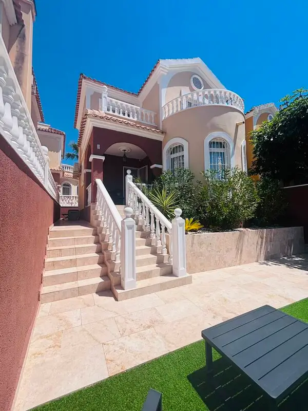 Villa with 3 bedrooms in Orihuela Costa, Alicante, €250,000 — photo 2