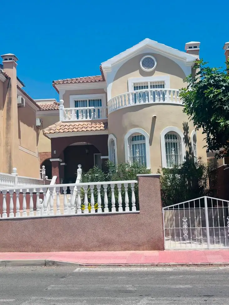Villa with 3 bedrooms in Orihuela Costa, Alicante, €250,000