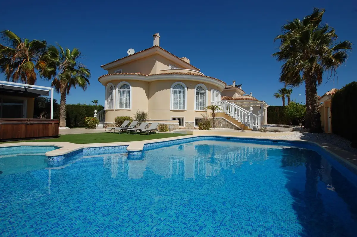 Villa with 5 bedrooms in Ciudad Quesada, Alicante, €850,000
