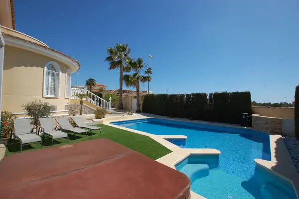 Villa with 5 bedrooms in Ciudad Quesada, Alicante, €850,000 — photo 2