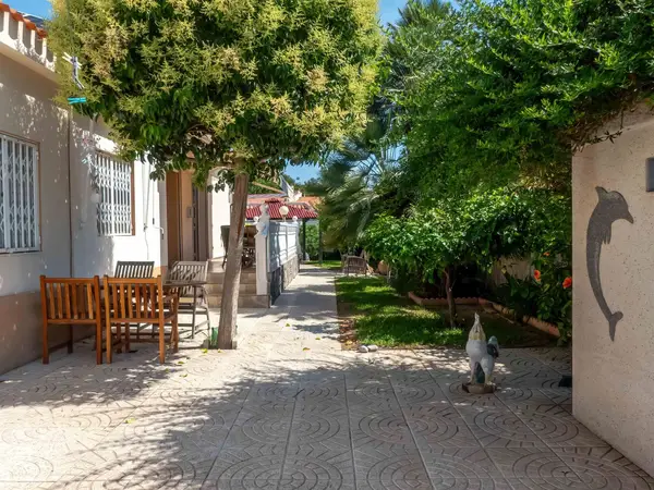 Villa with 3 bedrooms in Torrevieja, Alicante, €675,000 — photo 3