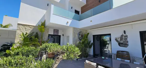 Villa with 3 bedrooms in Los Montesinos, Alicante, €420,000 — photo 3