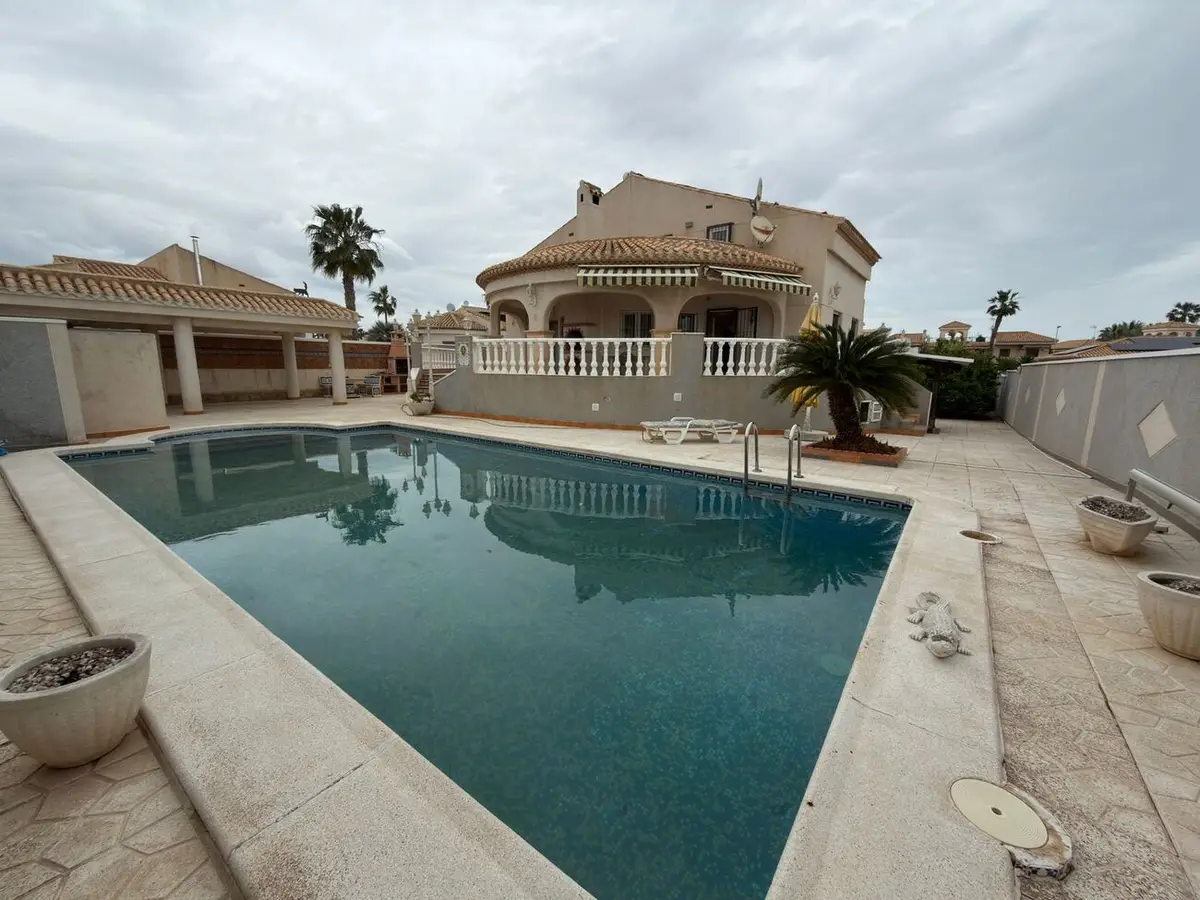 Villa with 5 bedrooms in Playa Flamenca, Alicante, €650,000