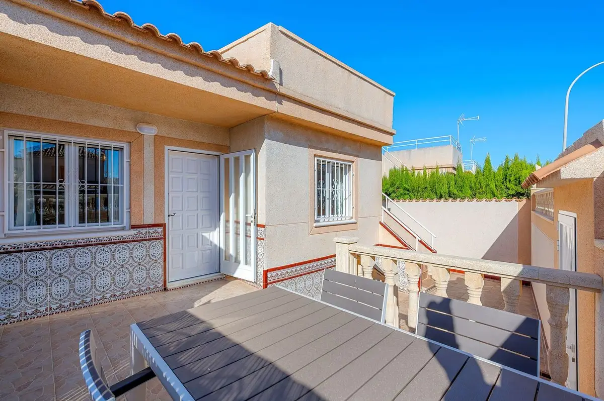 Bungalow with 2 bedrooms in Torrevieja, Alicante, €187,500