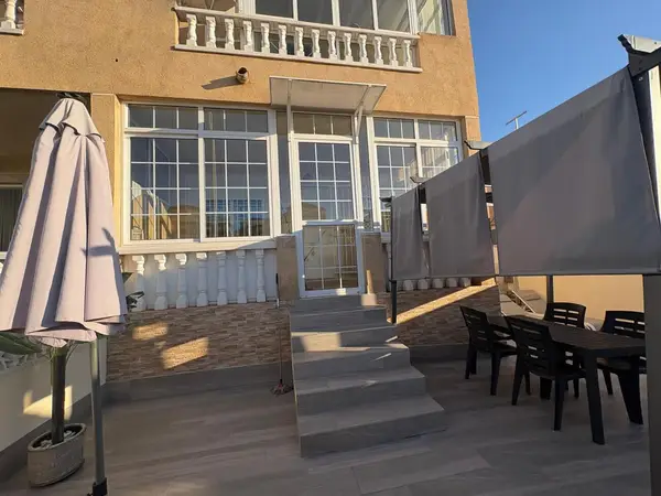 Apartment with 2 bedrooms in Torrevieja, Alicante, €169,900 — photo 2