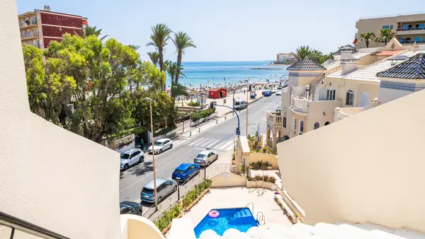 Apartment with 2 bedrooms in Torrevieja, Alicante, €389,000 — photo 2