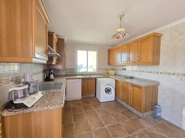 Villa with 3 bedrooms in Monóvar/monóver, Alicante, €319,995 — photo 3