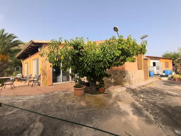 Finca with 3 bedrooms in Pinoso, Alicante, €189,000 — photo 2