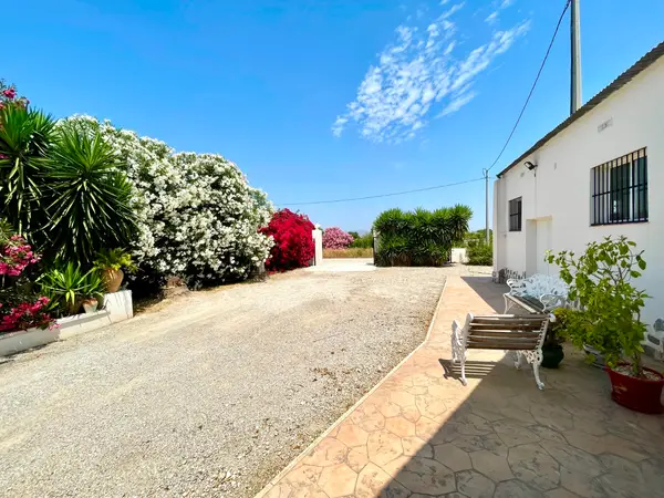 Villa with 4 bedrooms in Daya Nueva, Alicante, €395,000 — photo 3