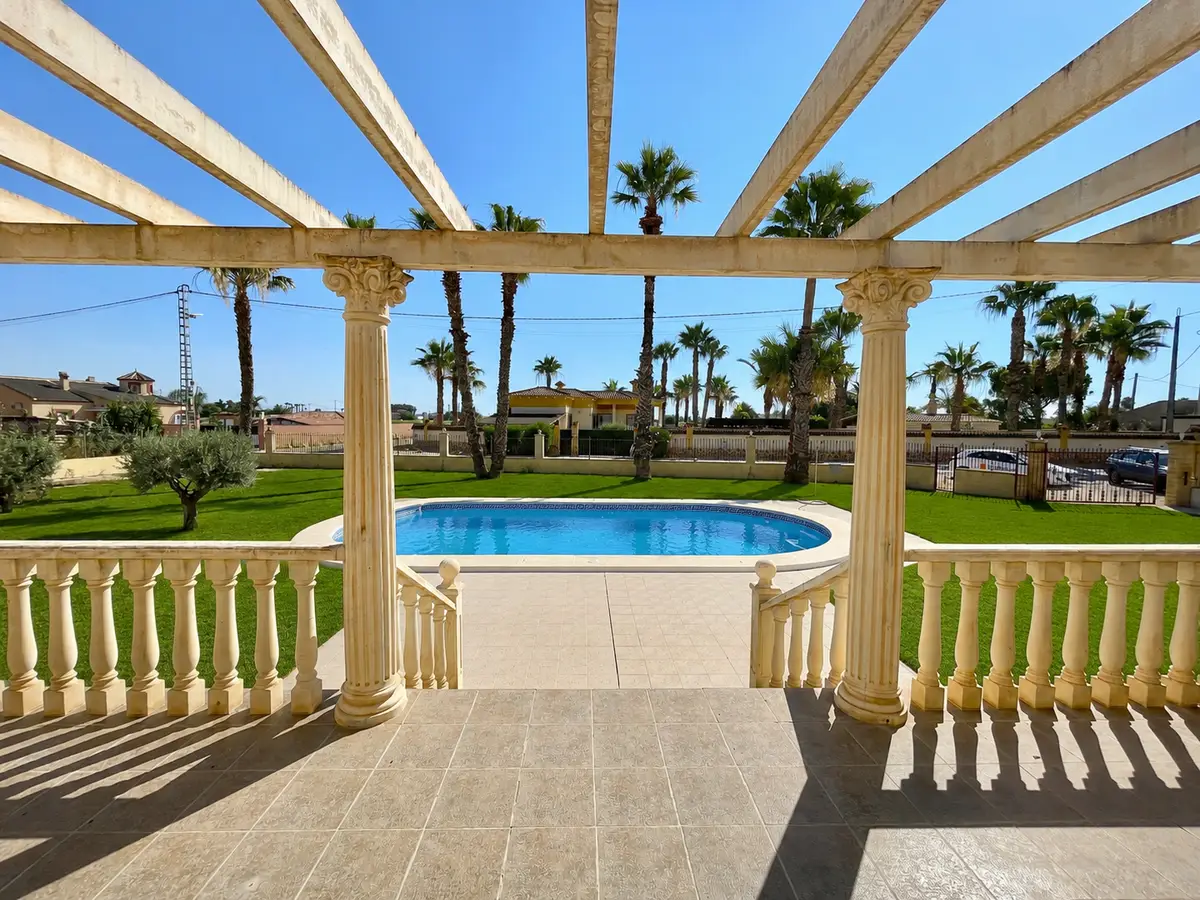 Villa with 4 bedrooms in Catral, Alicante, €630,000