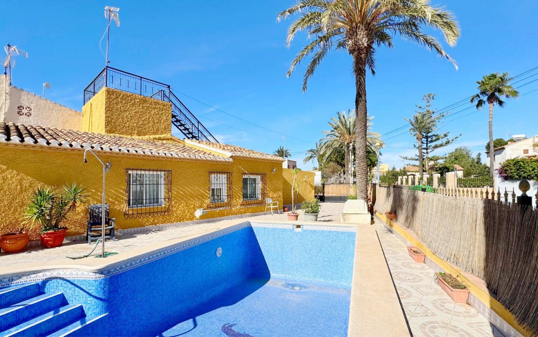 Resale - Villa - Orihuela - Orihuela Costa