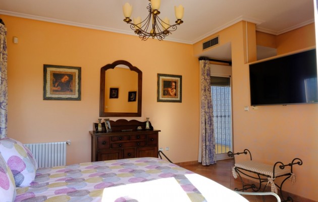 Resale - Finca / Country Property - Orihuela