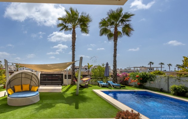 Resale - Villa - Orihuela - Vistabella Golf