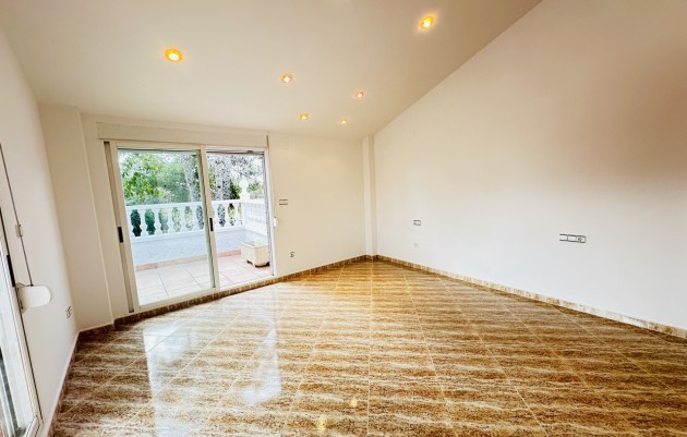 Resale - Villa - Orihuela