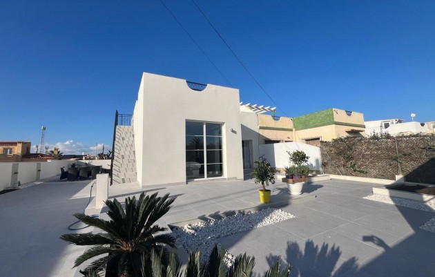 Resale - Villa - La Siesta
