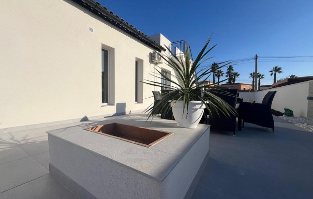 Resale - Villa - La Siesta