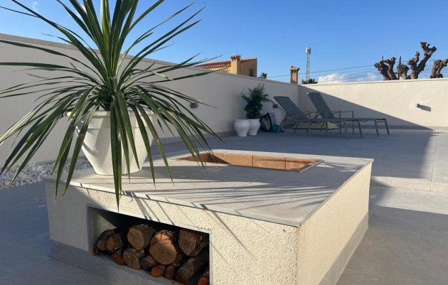 Resale - Villa - La Siesta