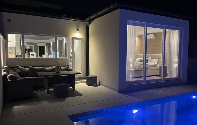 Resale - Villa - La Siesta